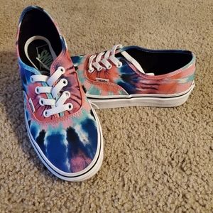 VANS TIE DYE WOMEN'S SIZE 7.5. BONUS PUPPY PIC